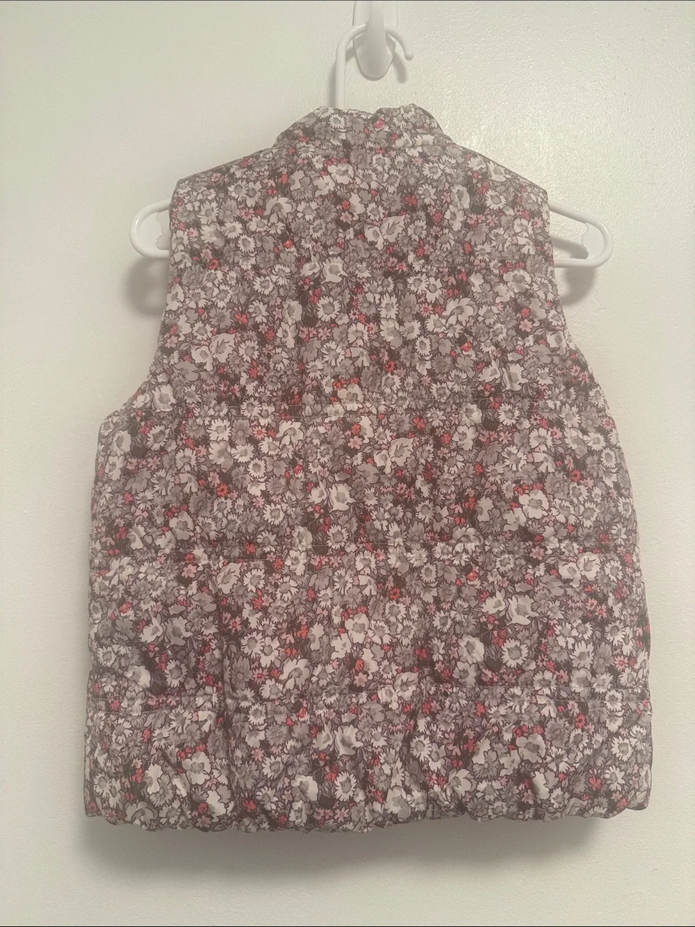 GAP quilted sleeveless